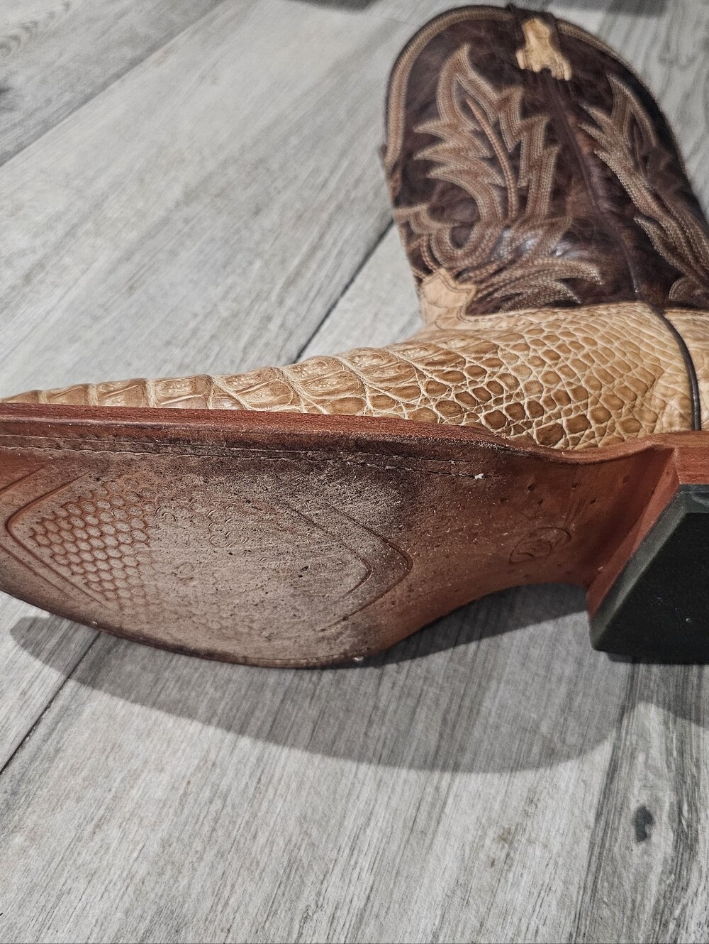 Used Men's Ariat Size 11.5 Caiman Cowboy Boots - Picture 7 of 9